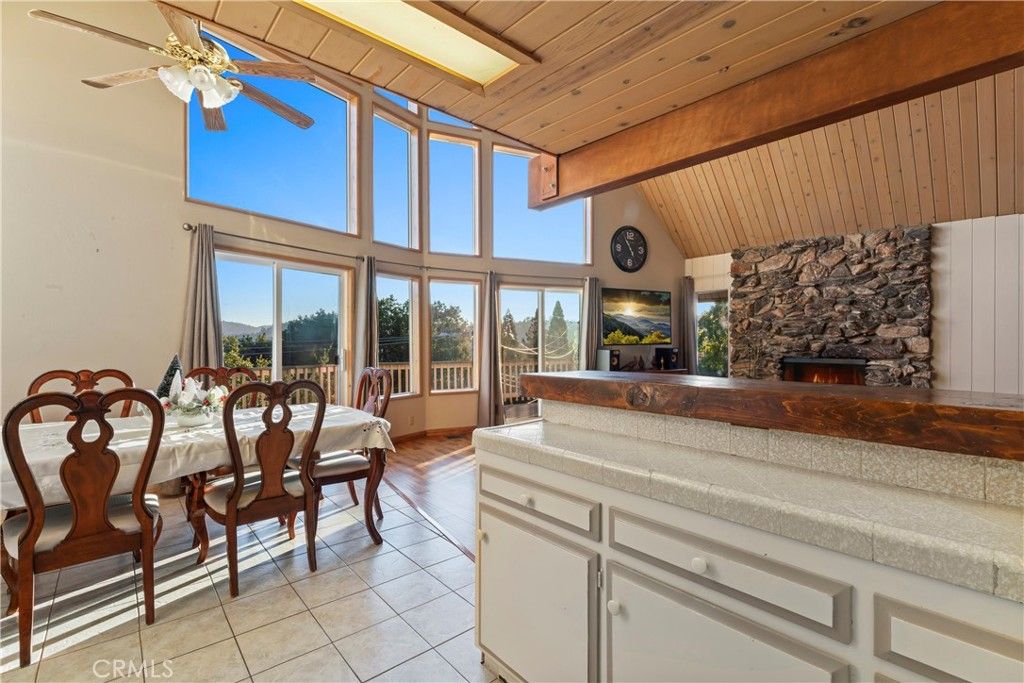 Image 7 of property listing at 27734 Alpen, Lake Arrowhead, CA 92352