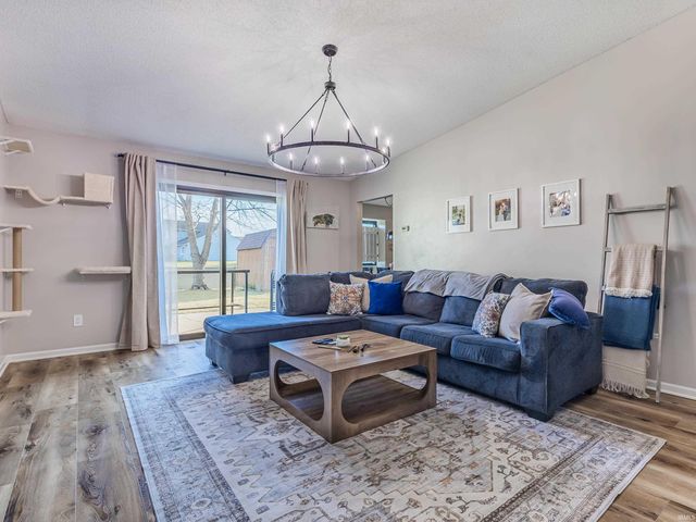 6810 Hunters Glen Drive, Fort Wayne, IN 46835