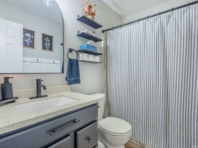 6810 Hunters Glen Drive, Fort Wayne, IN 46835