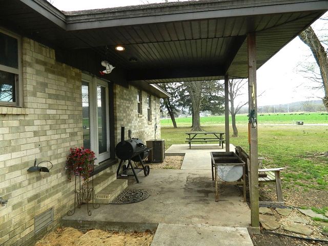 11005 Wedington Blacktop Road, Lincoln, AR 72744