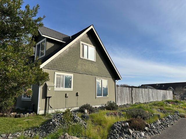 1976 Peninsula Drive, Arcata, CA 95521