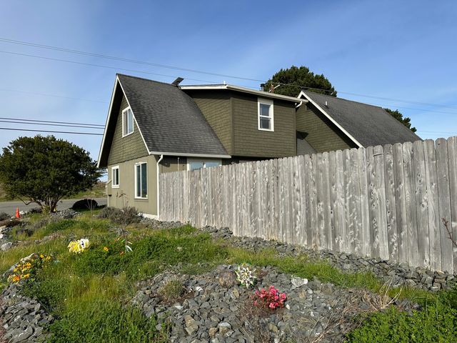 1976 Peninsula Drive, Arcata, CA 95521