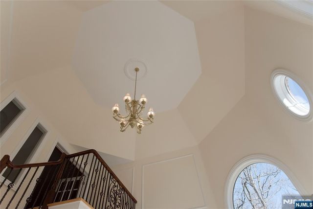 673 Glendale Road Upstairs Apa, Franklin Lakes, NJ 07417