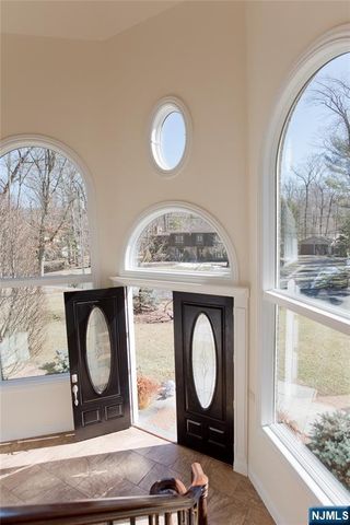 673 Glendale Road Upstairs Apa, Franklin Lakes, NJ 07417