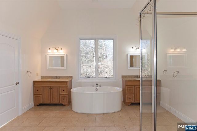 673 Glendale Road Upstairs Apa, Franklin Lakes, NJ 07417