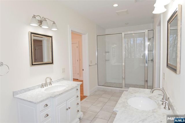 673 Glendale Road Upstairs Apa, Franklin Lakes, NJ 07417