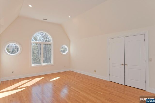 673 Glendale Road Upstairs Apa, Franklin Lakes, NJ 07417