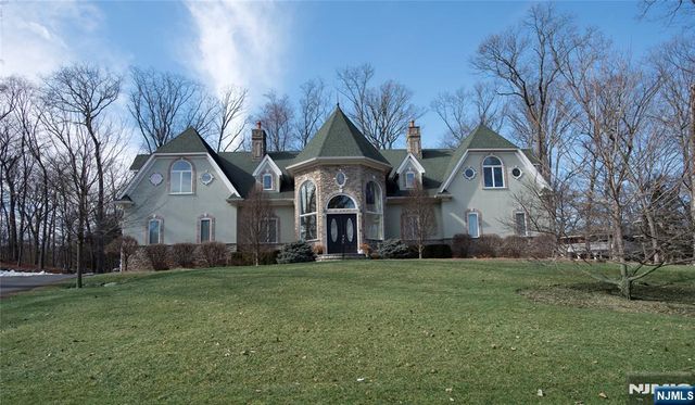 673 Glendale Road Upstairs Apa, Franklin Lakes, NJ 07417