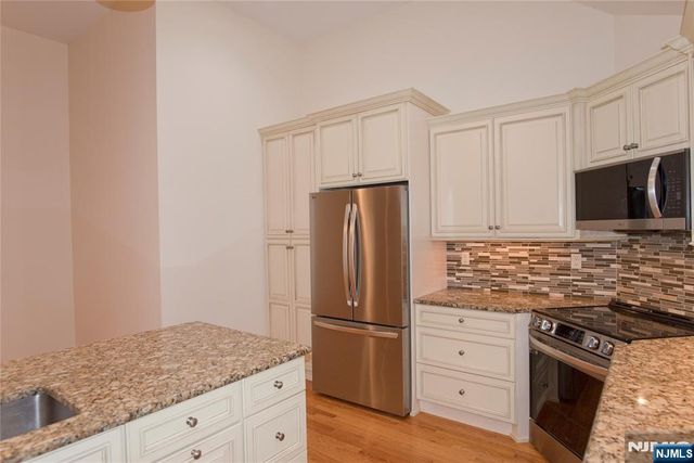 673 Glendale Road Upstairs Apa, Franklin Lakes, NJ 07417