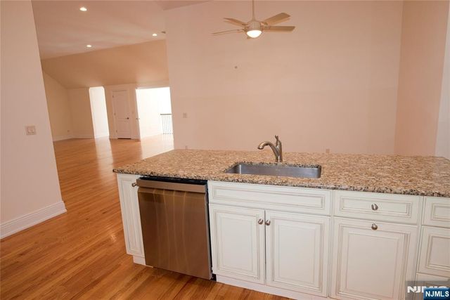 673 Glendale Road Upstairs Apa, Franklin Lakes, NJ 07417