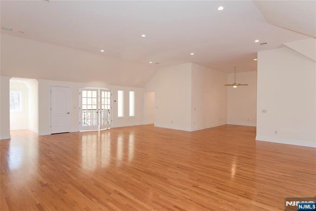 673 Glendale Road Upstairs Apa, Franklin Lakes, NJ 07417