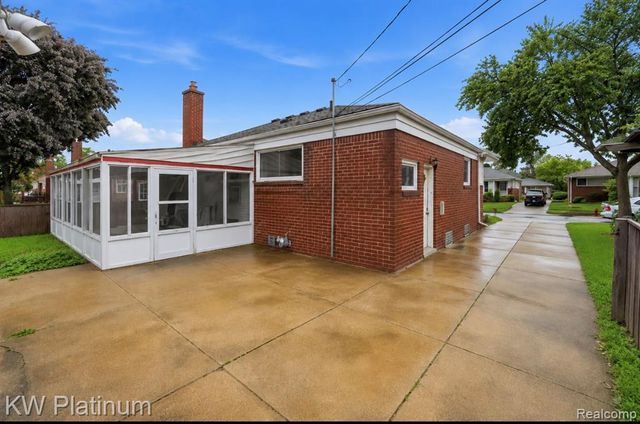 25718 Harmon Street, Saint Clair Shores, MI 48081