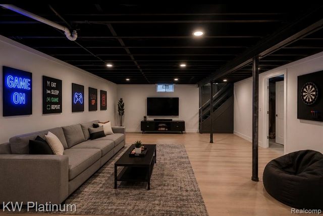 25718 Harmon Street, Saint Clair Shores, MI 48081
