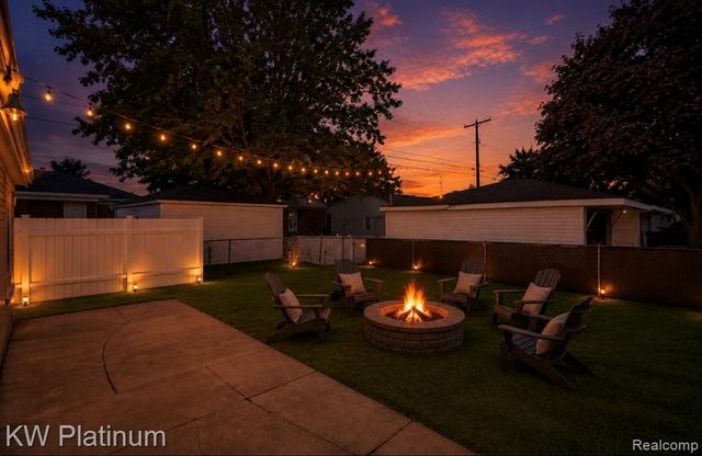 25718 Harmon Street, Saint Clair Shores, MI 48081