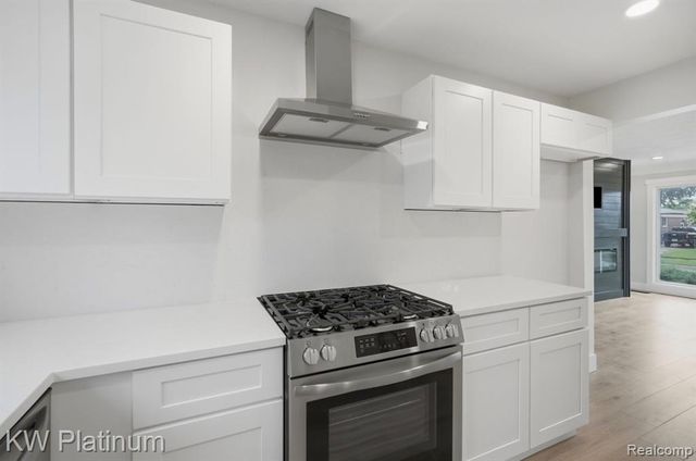 25718 Harmon Street, Saint Clair Shores, MI 48081