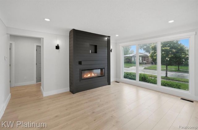 25718 Harmon Street, Saint Clair Shores, MI 48081