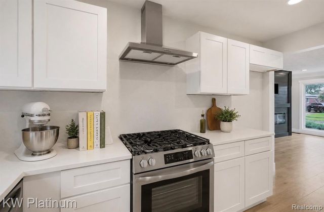 25718 Harmon Street, Saint Clair Shores, MI 48081