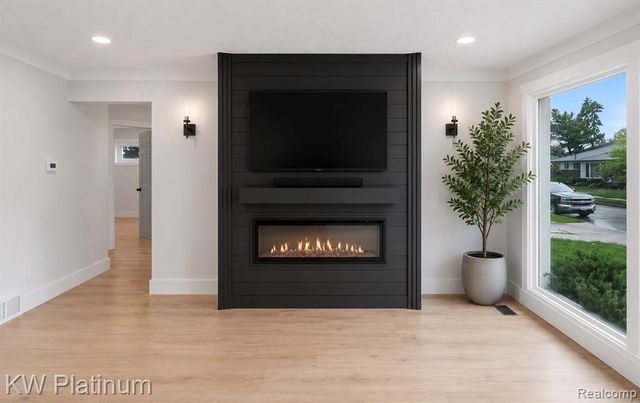 25718 Harmon Street, Saint Clair Shores, MI 48081