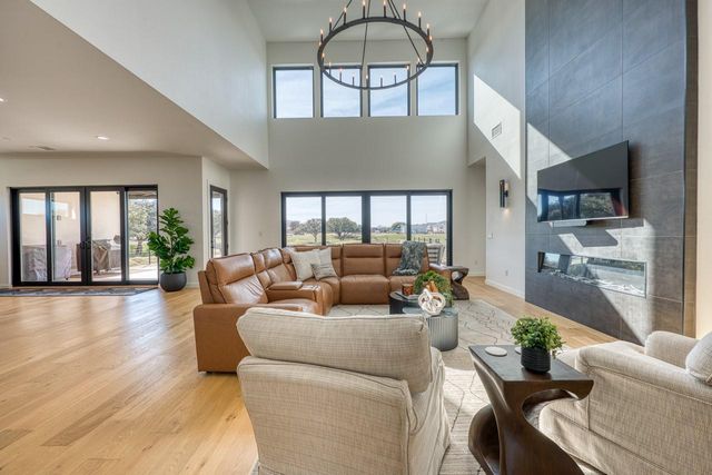 110 Clearwater DR, Kingsland, TX 78639