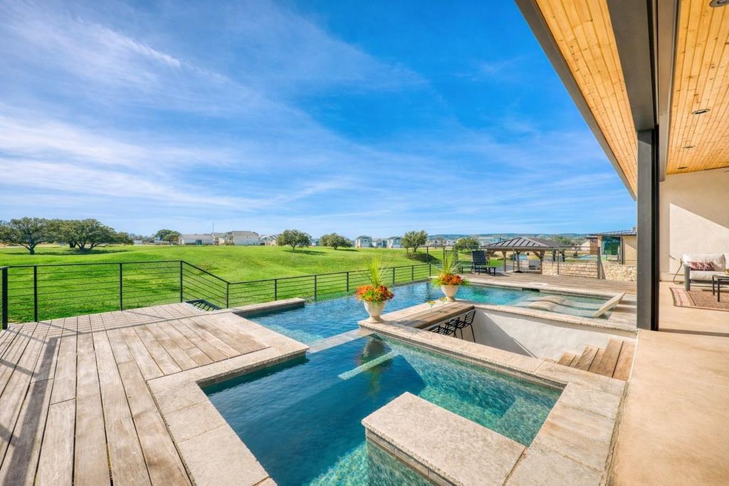 110 Clearwater DR, Kingsland, TX 78639