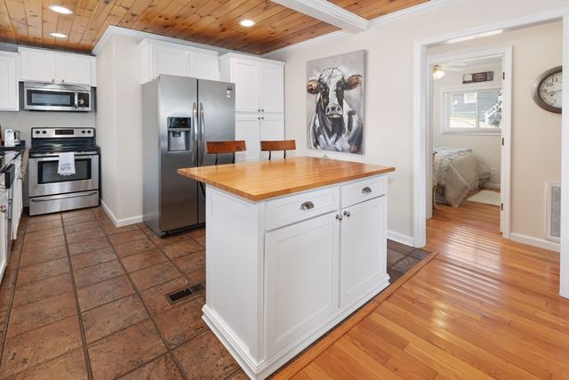 782 Driftwood Dr, Lobelville, TN 37097
