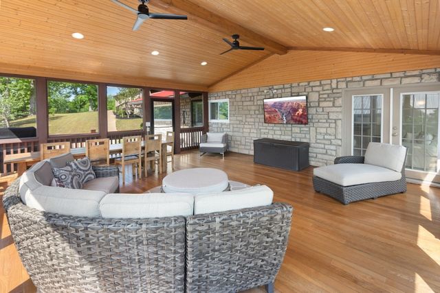782 Driftwood Dr, Lobelville, TN 37097