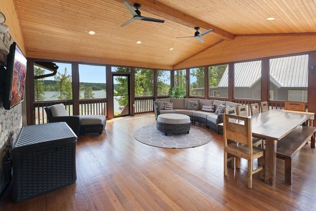 782 Driftwood Dr, Lobelville, TN 37097