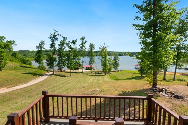 782 Driftwood Dr, Lobelville, TN 37097