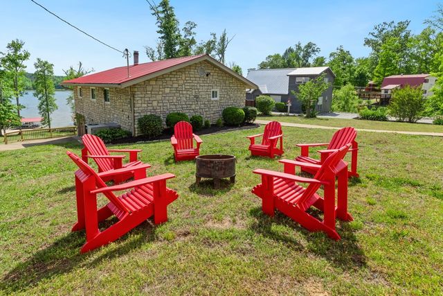 782 Driftwood Dr, Lobelville, TN 37097