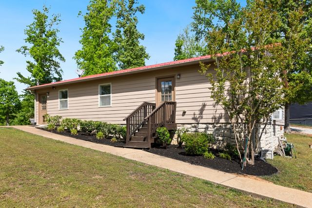 782 Driftwood Dr, Lobelville, TN 37097