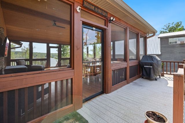 782 Driftwood Dr, Lobelville, TN 37097