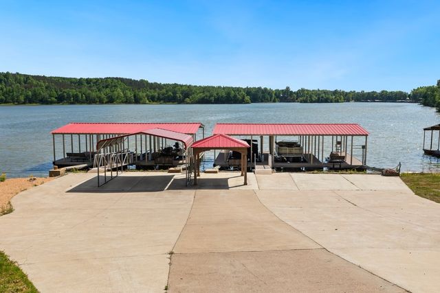782 Driftwood Dr, Lobelville, TN 37097
