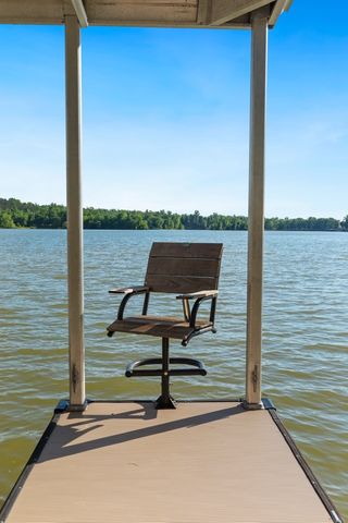 782 Driftwood Dr, Lobelville, TN 37097