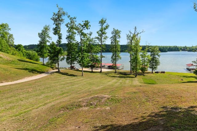 782 Driftwood Dr, Lobelville, TN 37097