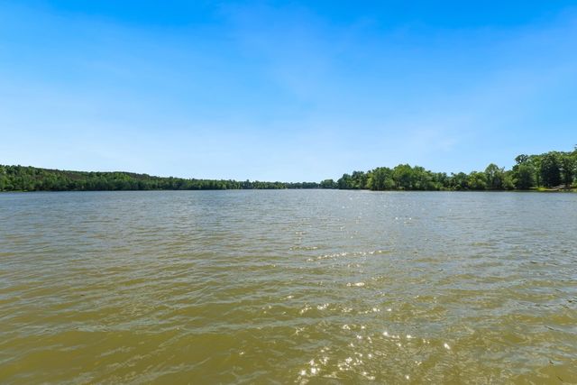 782 Driftwood Dr, Lobelville, TN 37097