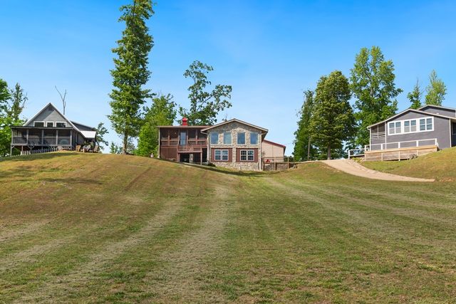 782 Driftwood Dr, Lobelville, TN 37097