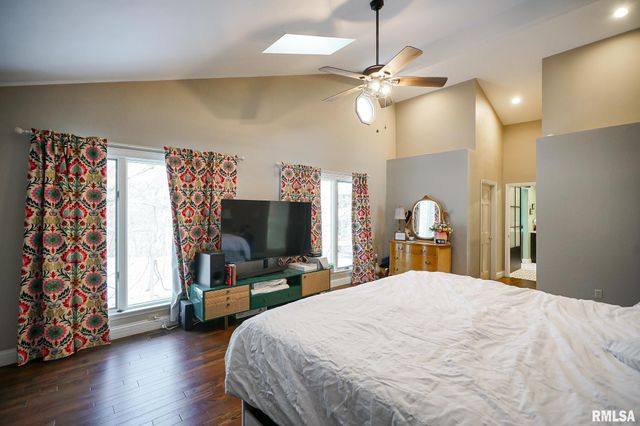 6024 N KNOXVILLE Avenue, Peoria, IL 61614