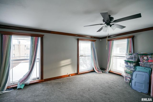 6024 N KNOXVILLE Avenue, Peoria, IL 61614