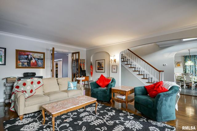 6024 N KNOXVILLE Avenue, Peoria, IL 61614