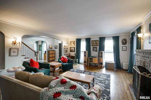 6024 N KNOXVILLE Avenue, Peoria, IL 61614