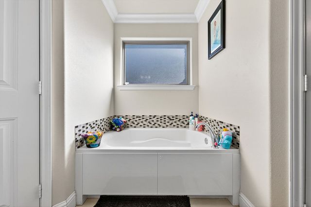 1217 Maverick Lane, Midland, TX 79705