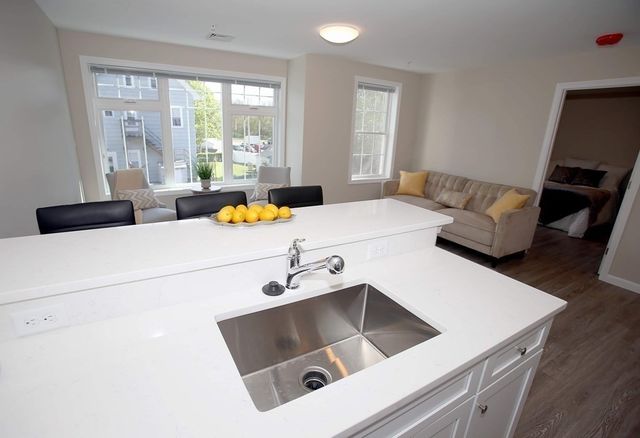 30 Temple 203, Whitman, MA 02382
