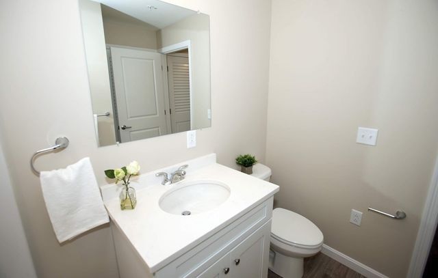 30 Temple 203, Whitman, MA 02382