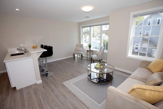 30 Temple 203, Whitman, MA 02382