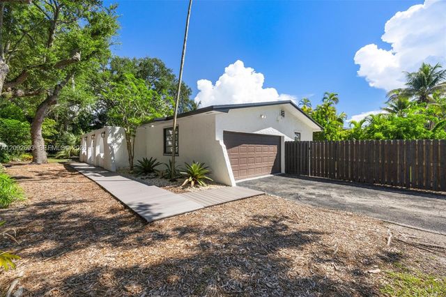 15545 SW 78th Place, Palmetto Bay, FL 33157