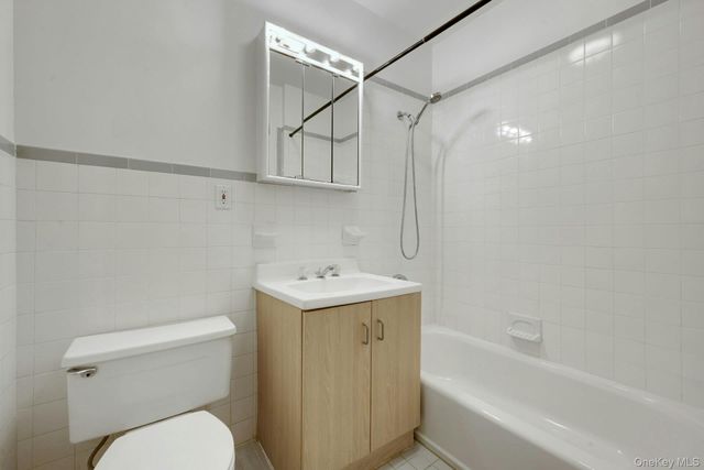 190 Fordham Street 12, Bronx, NY 10464