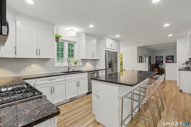 25-1 Macintosh Drive, Oxford, CT 06478