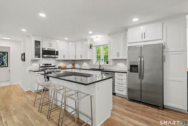 25-1 Macintosh Drive, Oxford, CT 06478