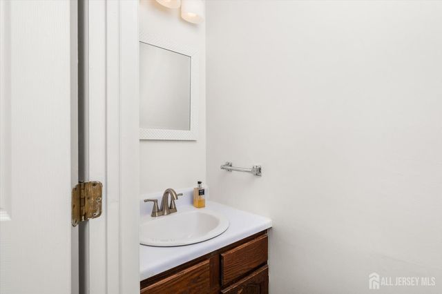 41 Tennyson Drive, Plainsboro, NJ 08536