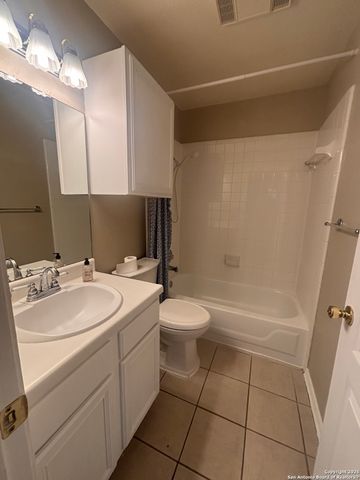 8410 branch hollow, Universal City, TX 78148